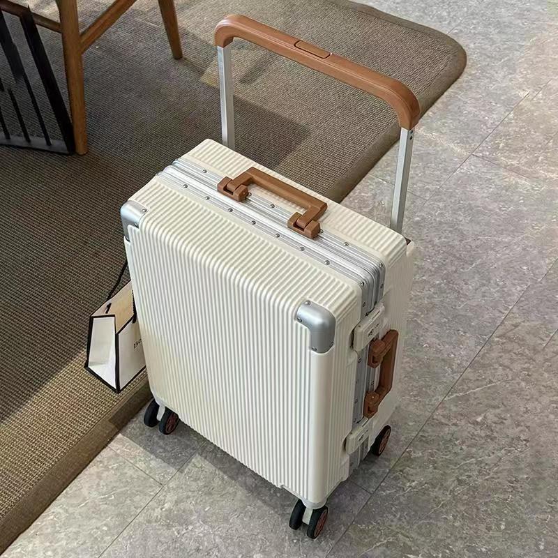 Nuova Valigia Trolley Larga di - Aluminum Frame Carry On Luggage recensione e prezzo